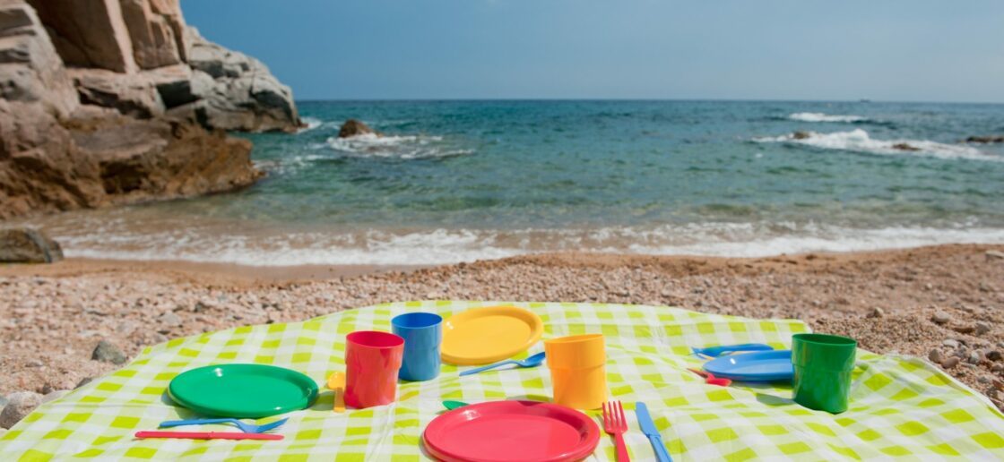 Vos enfants vont adorer l’idée de la table multicolore
