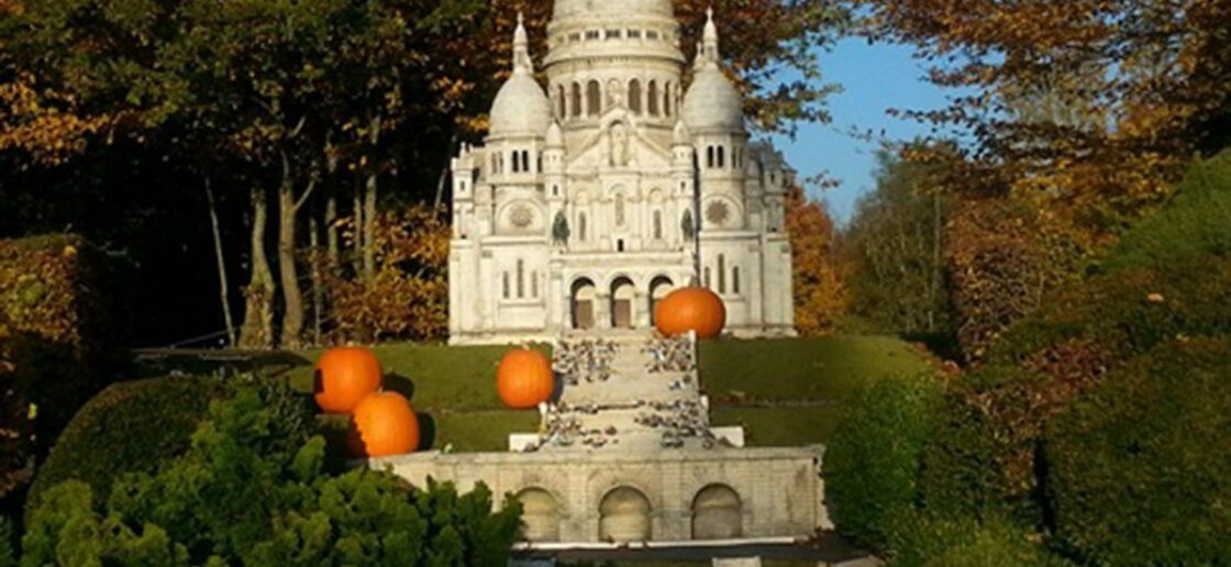 Les décors miniatures se parent de citrouilles pour fêter Halloween
