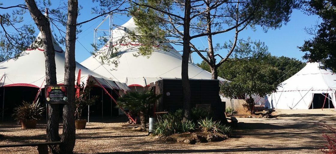 Pour s’initier aux arts du cirque dans un décor tout méditerranéen
