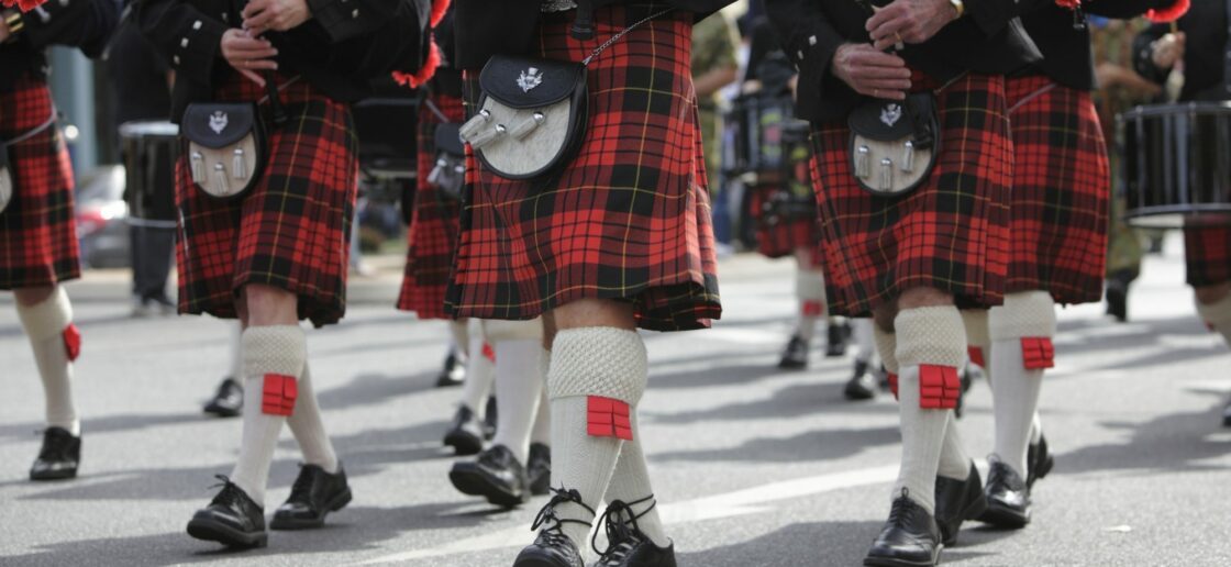 Le kilt peut être de différentes couleurs 
