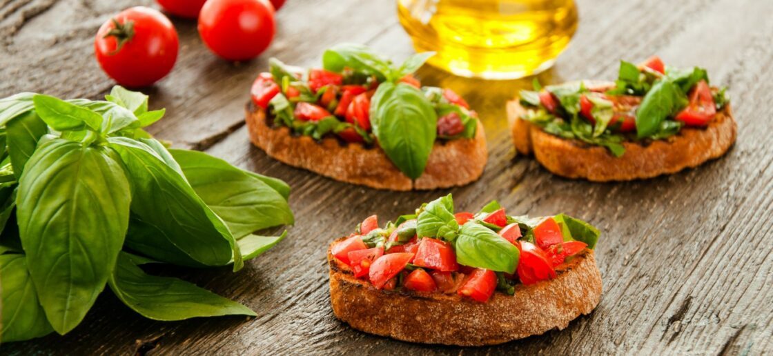 Une mini-pizza croustillante : c’est la bruschetta !
