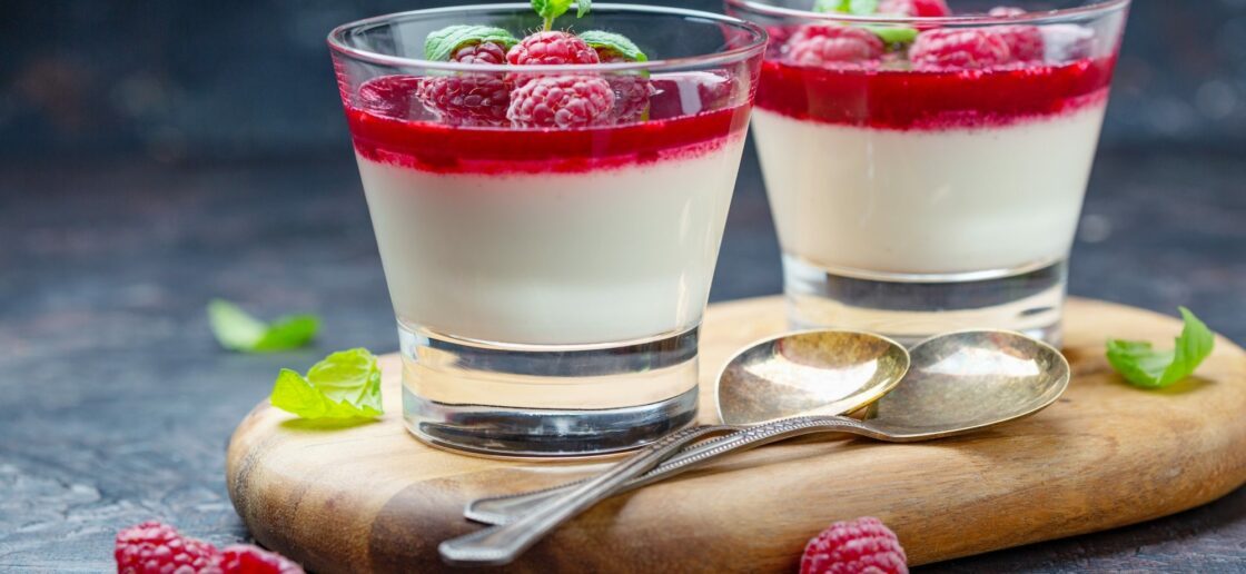 Avec son délicieux coulis de fruits rouges, la panna cotta est un régal !
