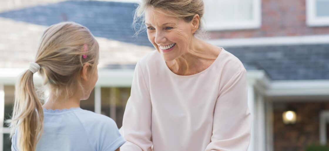 L’amour d’une grand-mère pour réchauffer le coeur d’une petite fille
