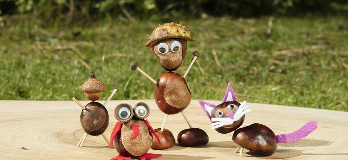 Avec quelques accessoires, les marrons sont un support fantastique pour créer des figurines amusantes
