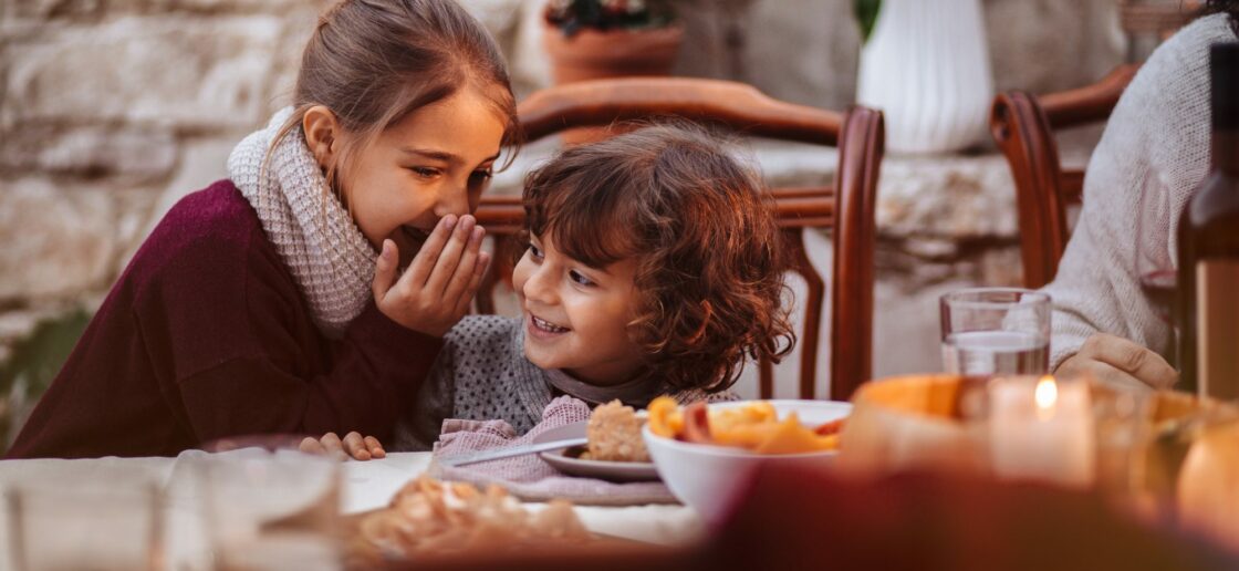 « J’ai trouvé le mot sercret de Maman, chuuut ! »
