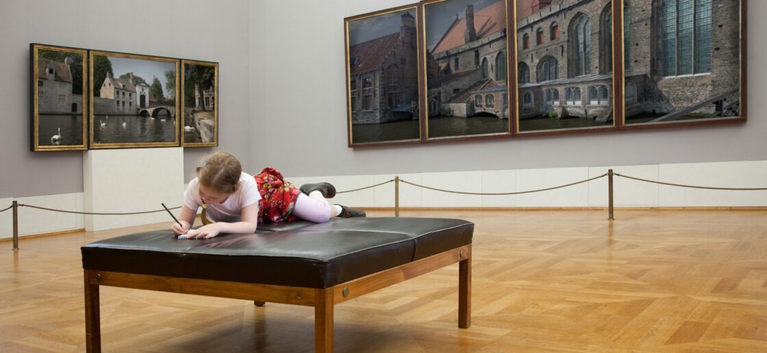 Encouragez vos enfants à dessiner ce qu’ils découvrent au musée !
