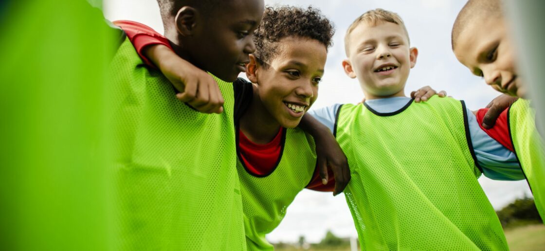 Le football est un sport qui développe la sociabilité.
