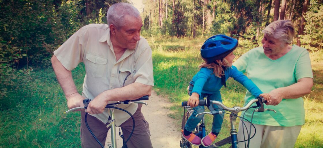 Que diriez-vous d’une promenade en vélo à faire entre grands-parents et petits enfants ?
