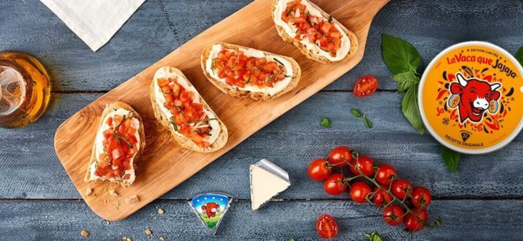 Bruschetta tomates fraîches, basilic et La Vache Qui Rit®