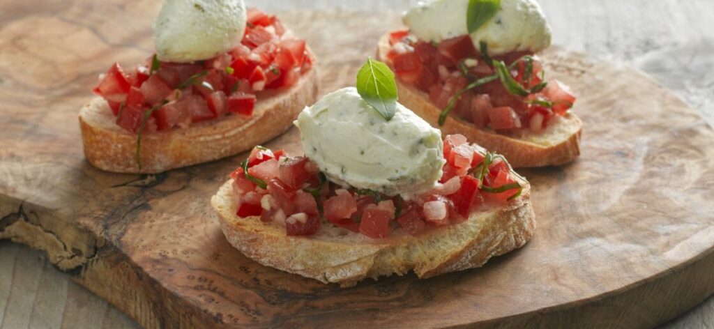 Bruschetta avec Tomates, Basilic et Boursin®