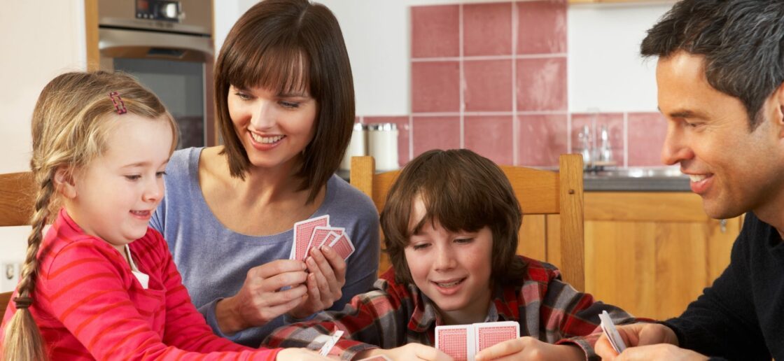 Top des jeux d’intérieur pour occuper les enfants pendant l’hiver