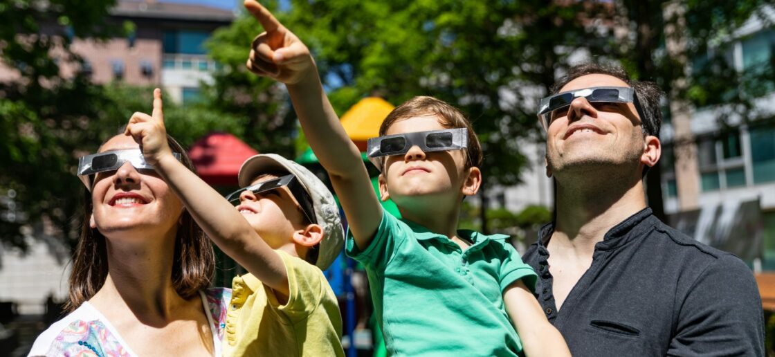 Eclipse solaire totale : toutes les infos pour l’expliquer aux enfants