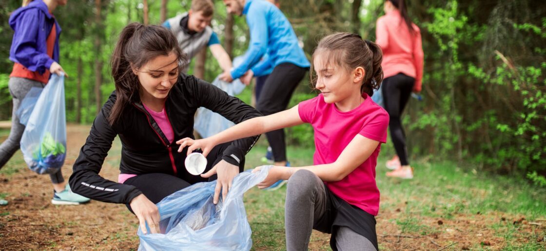 Sport et écologie : mettez-vous au « plogging » en famille !